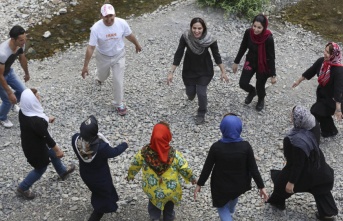 İran'da yoga yapan 30 kişi gözaltına alındı